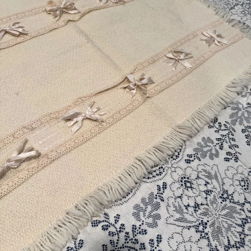 Branigan Weavers Cream Wool Baby Blanket Heirloom Lace‎ Ribbon Bows Fringed Edge
